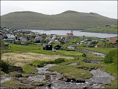 Quel est le statut des îles Féroé sur le plan géopolitique ?