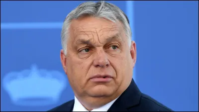 Quel est le positionnement du Premier ministre de la Hongrie, Viktor Orbán, sur léchiquier politique ?
