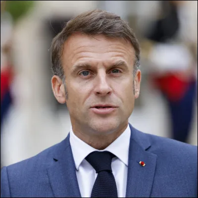 Quel est le positionnement du Président de la France, Emmanuel Macron, sur léchiquier politique ?