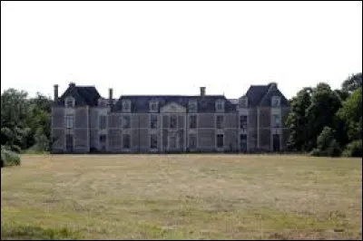 Notre balade prend fin au château de la Guibourgère, à Teillé. Commune de l'arrondissement de Châteaubriant-Ancenis, elle se situe dans le département ...