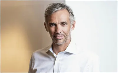 Issu d'une famille d'artistes notoires, ce pilote s'est essayé au sport automobile mais il n'a pas connu le succès. Beaucoup l'ont critiqué parce qu'il a pu se hisser en Formule 1 sans titre, ni d'autre marque qui légitimeraient sa présence dans la catégorie reine du sport automobile. Qui est-il ?