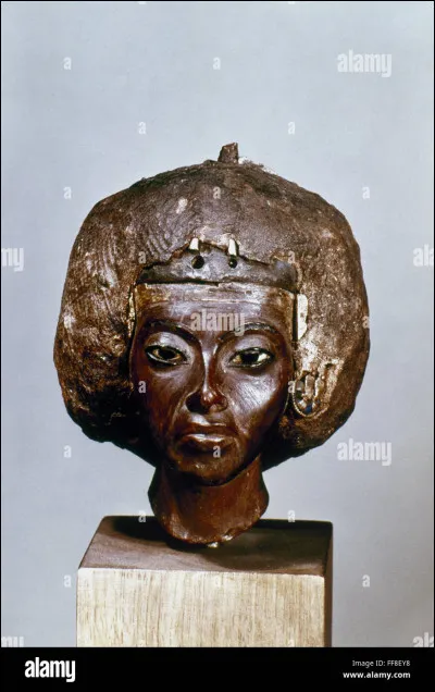 Qui était la pharaonne avant Titi ? (Néfertiti)
