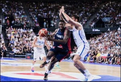 Avec une trentaine de sélections à son actif depuis 2015, Mam Jaiteh est un visage familier des Bleus. Quel club émergent, invité pour la première fois à participer à l'Euroleague en 2025, a-t-il choisi de rejoindre cet été ?