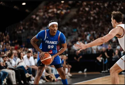 Arrivé en NBA en 2023 chez les Washington Wizards, ce jeune arrière de 21 ans représente le futur de l'équipe de France, qui est-il ?