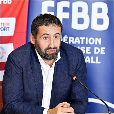 Après 16 ans passés à la tête de l'équipe de France, Vincent Collet a quitté son poste de sélectionneur. Quel est le nom de son successeur ?