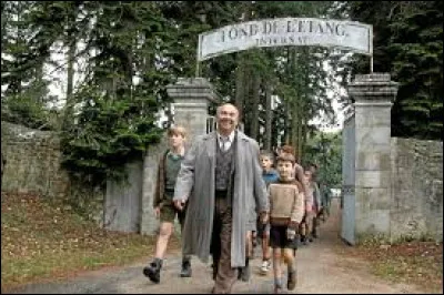 Dans le film "Les Choristes", comment se nomme le nouveau surveillant du pensionnat pour garçons "Fond de l'étang" ?