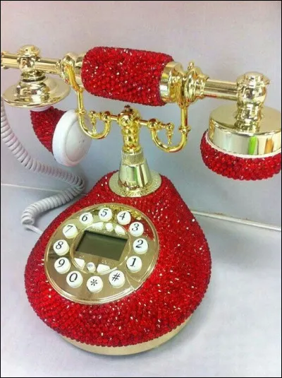 Comment fut appelée la ligne d'urgence reliant l'Union soviétique et les États-Unis, en 1963 ?