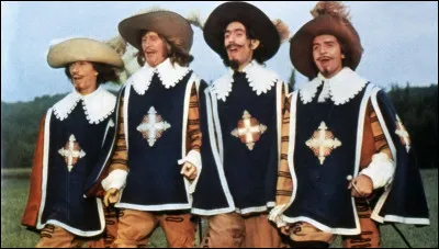 Dans "Les Quatre Charlots mousquetaires", quel est le rôle joué par Gérard Filippelli ?