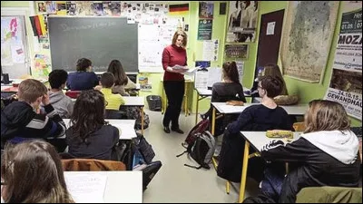 Madame Wurth enseigne une langue étrangère, à savoir...