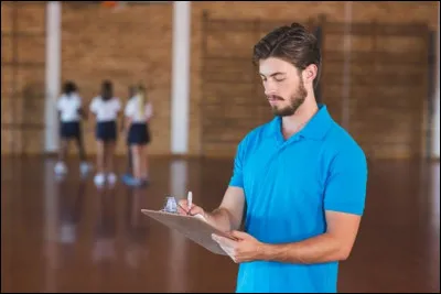 Monsieur Souffle donne les consignes au début du cours...