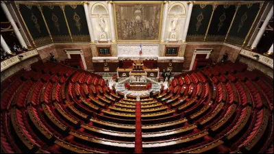 Comment appelle-t-on l'endroit où débattent les députés de l'Assemblée nationale en France ?