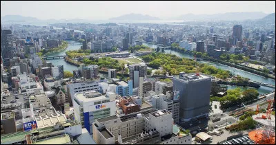 Sur quelle grande île du Japon la ville dHiroshima est-elle située ?