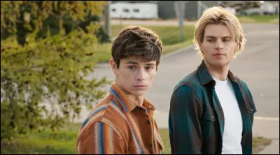 Pour quelles raisons Alex et Cole ont-ils eu une relation assez compliquée dans la saison 1 ?