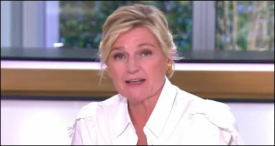 Qui est cette présentatrice qui anime l'émission depuis 2017 ?