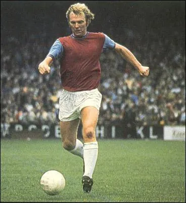 Tacle : Rugueux, saignant ou assassin, il dclenche rarement l'euphorie. Sauf en Angleterre, o un tacle efficace sera toujours applaudi. L'on peut devenir une lgende de West Ham en taclant comme...