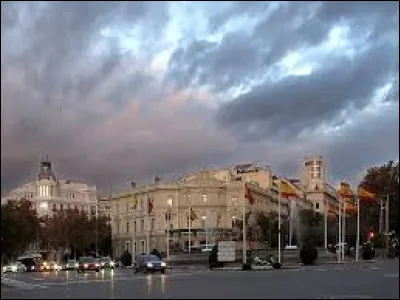 Quelle est cette ville de 50 000 habitants située dans l'est de l'Andalousie ?