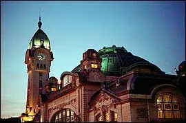 O se trouve cette gare appele 'gare des Bndictins' ?