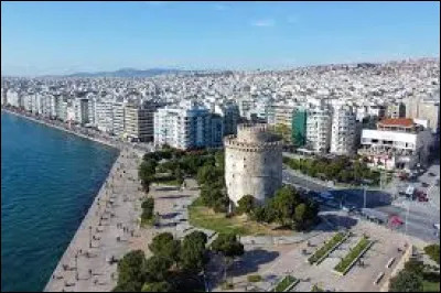 Quelles sont les deux couleurs du drapeau grec ?