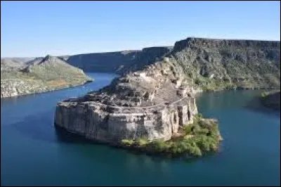 Lequel de ces pays du Moyen-Orient est parfois appelé "le pays des deux fleuves" ?