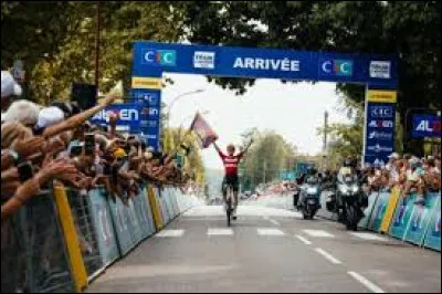 Quelle forme a pris l'édition 2025 du Tour de l'Avenir ?