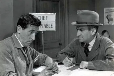 En 1961, il tient le double rôle des jumeaux Viralot, l'un chef du personnel et l'autre commissaire de police, dans le film...