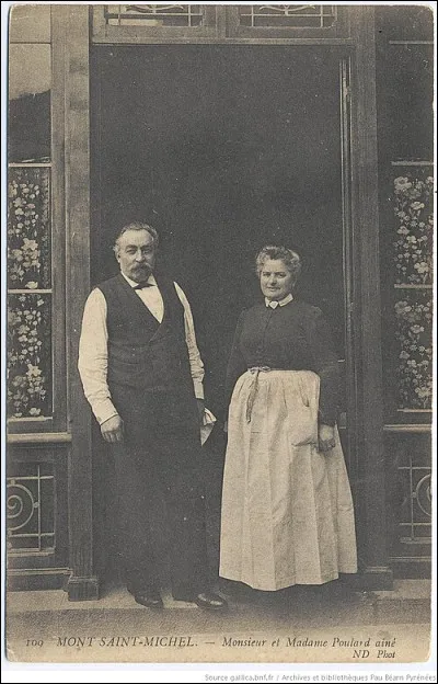 Née le 16 avril 1851 à Nevers, Anne Boutiaut, plus connue sous le nom de mère Poulard est une cuisinière restée célèbre pour une recette à base d'ufs, laquelle ?
