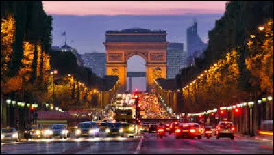 Je me balade sur l'avenue, le coeur ouvert à l'inconnu et j'ai envie de dire bonjour à n'importe qui. Où suis-je ?