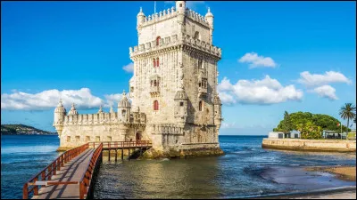 J'ai mon ticket pour visiter la Tour de Belém, une tour fortifiée du XVIe siècle classée au patrimoine mondiale de l'UNESCO. Où suis-je ?