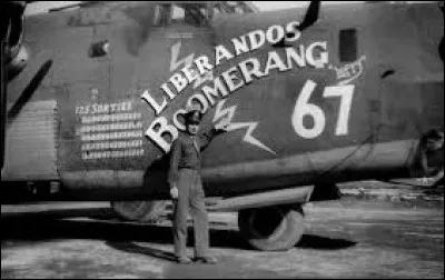 En quelle année a eu lieu l'opération Boomerang contre les installations de raffinage de pétrole dans les Indes orientales néerlandaises occupées par le Japon pendant la Seconde Guerre mondiale ?