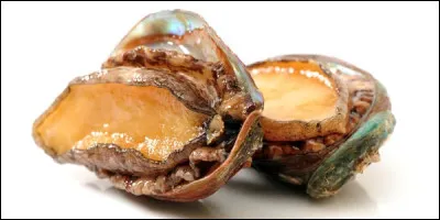 Jeune employé en ébénisterie.