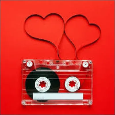 À quelle chanteuse doit-on le tube "Amour censure" en 2019 ?