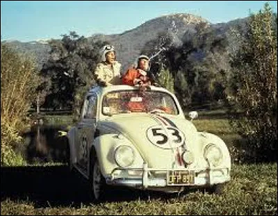 Dans le film "Un amour de Coccinelle" de 1968, comment est baptisée la Volkswagen Coccinelle ?