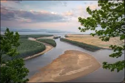 Sur quel continent coule le fleuve "Amour" ?