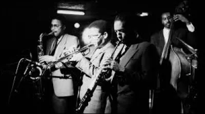 Comment se nomme une forme de jazz apparue dans les années 40 et 50 ?