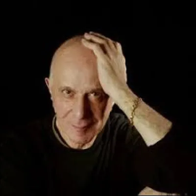 Auteur de 176 chorégraphies réalisées entre 1942 et 2008, Roland Petit (1924-2011) est un chorégraphe et danseur. Quelle danseuse de ballet, chanteuse, meneuse de revue et comédienne, épousa-t-il en 1954 ?