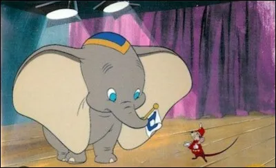 Dans "Dumbo", où la cigogne dépose-t-elle le bébé Dumbo à sa mère, au début du film ?