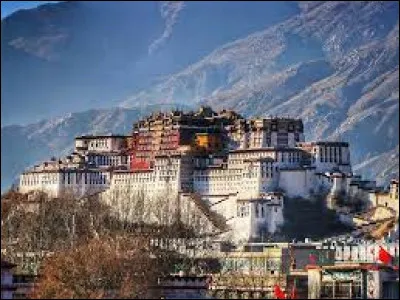 Quel est le nom de ce palais qui où s'installa le gouvernement du Tibet ?