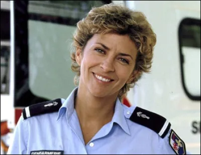 Quelle actrice a tenu le rôle principal de la série "Une femme d'honneur" de 1996 à 2007 ?