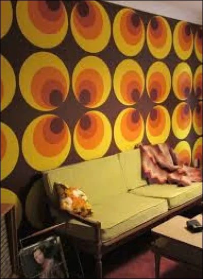 Quel est ton avis sur la tapisserie présente sur cette photo ?