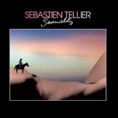 Quel chanteur a sorti cette album avec une pochette sexy intitulé "Sexuality" en 2008 ?