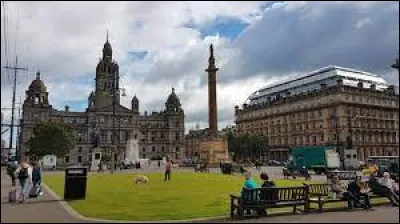 Quelle est cette grande ville de 600 000 habitants, située en Écosse dans la vallée de la Clyde ?