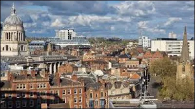 Quelle est cette ville de 320 000 habitants située dans les Midlands de l'est ?