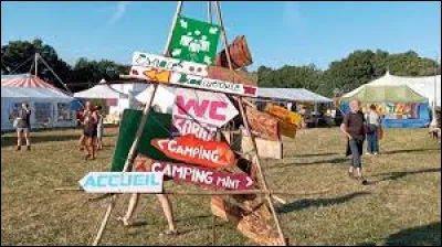 Pour finir, je vous emmène au festival du Nombril du Monde, à Pougne-Hérisson. Village de l'arrondissement de Parthenay, il se situe dans le département ...