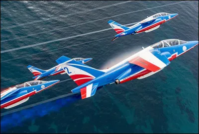 La ''Patrouille de France'' est composée aujourd'hui (2025) de combien d'Alpha Jets'' ? (Image non contractuelle)