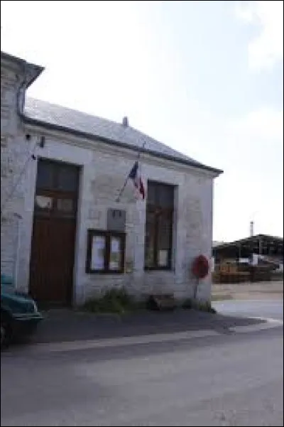 Notre promenade prend fin à Touligny. Petit village de 82 habitants, dans l'aire d'attraction Carolomacérienne, il se situe dans le département ...
