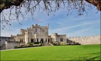Je vous propose de partir au château d'Hardelot, à Condette. Ville de l'aire d'attraction Boulonnaise, sur les bords de la Liane, dans le parc naturel régional des Caps et Marais d'Opale, elle se situe dans le département ...