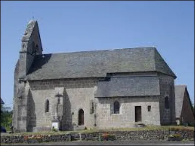 Voici l'église Notre-Dame-de-l'Assomption, à Sainte-Marie-Lapanouze. Petit village de l'arrondissement d'Ussel, traversé par la Méridienne verte, il se situe dans le département ...