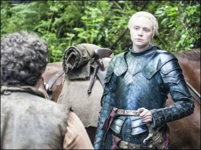 Avec qui Brienne de Torth a-t-elle fait sa première fois ?
