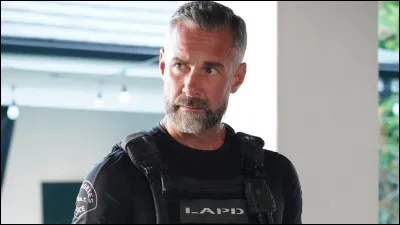 À qui Deacon demande-t-il de l'argent quand il a des soucis ?