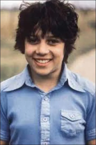 Voici l'intrépide Claude. Mais qui est-elle vraiment ?